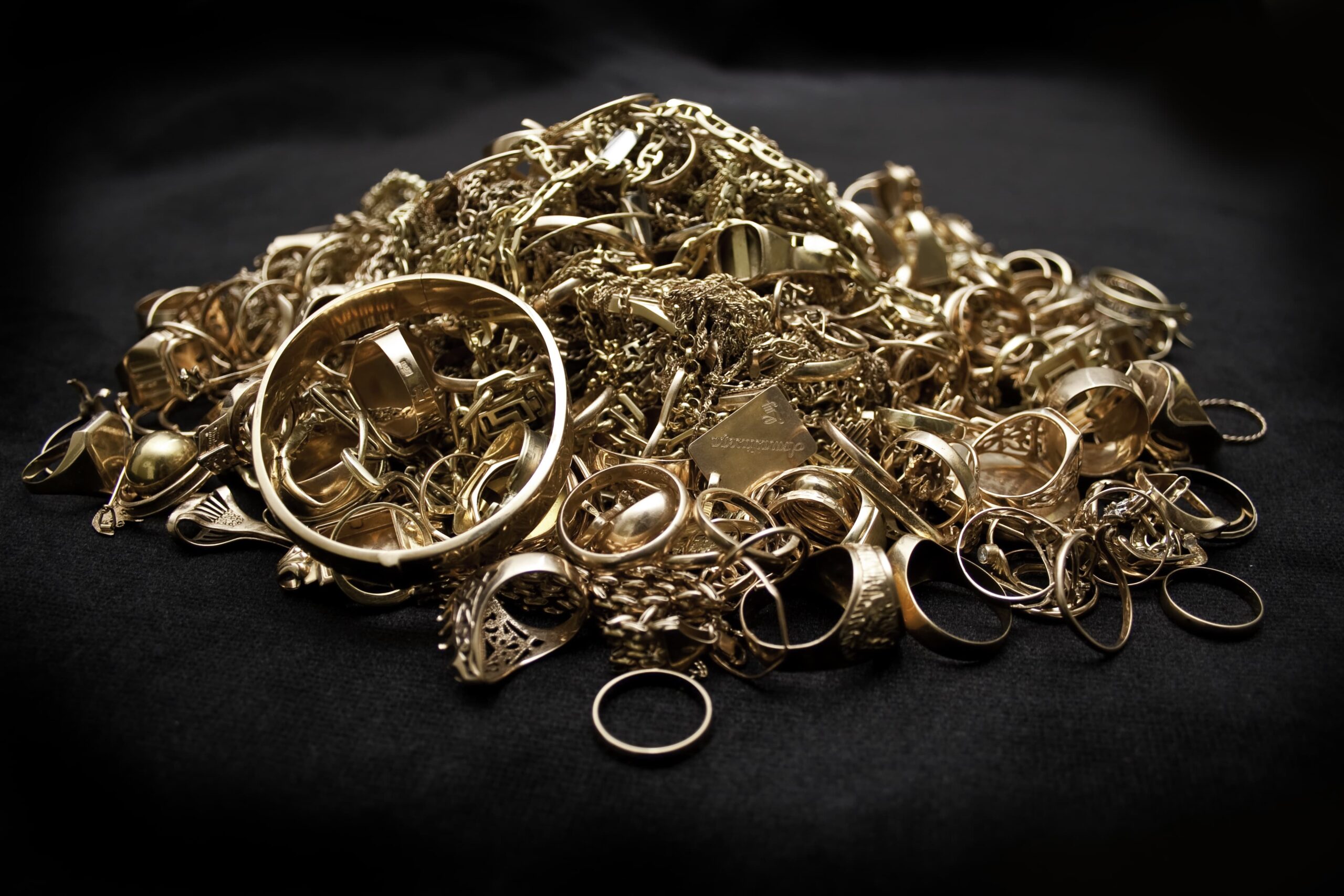 pile of old gold jewlery